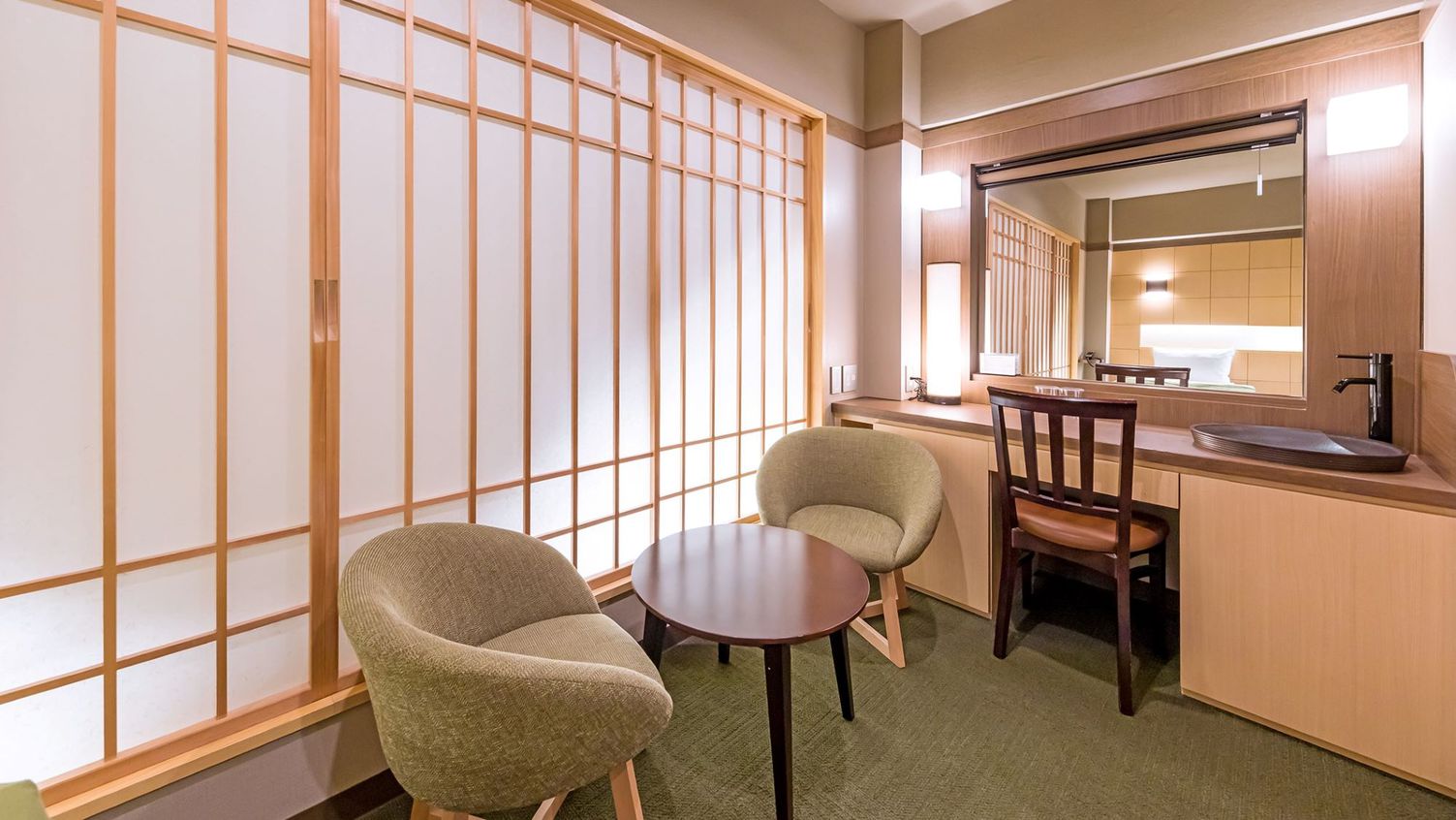 客室イメージ：デラックスツインルーム／応接セット