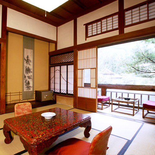[Mountain lodge, registered cultural property, standard type (8 tatami Japanese-style room)] A room where you can feel the craftsmanship of the Showa era in various places and enjoy a close-up view of nature.