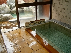 朝食付き　かけ流しの温泉でゆったり　　貸切露天が無料！　