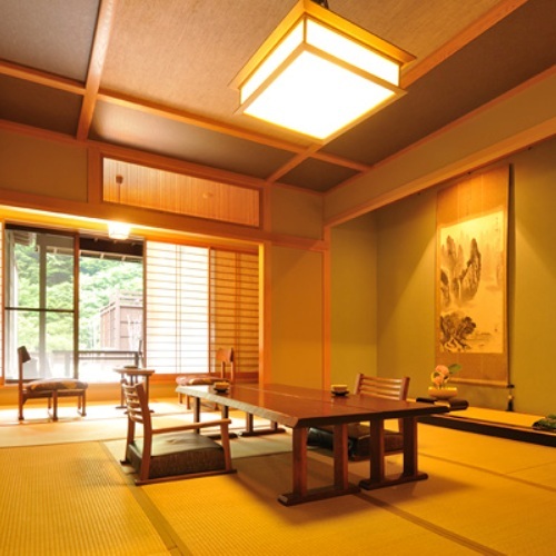 [Kiri: Japanese-style room] Open-air bath / Japanese-style room 10 tatami mats / Next room 4.5 tatami mats / Wood terrace / Garden