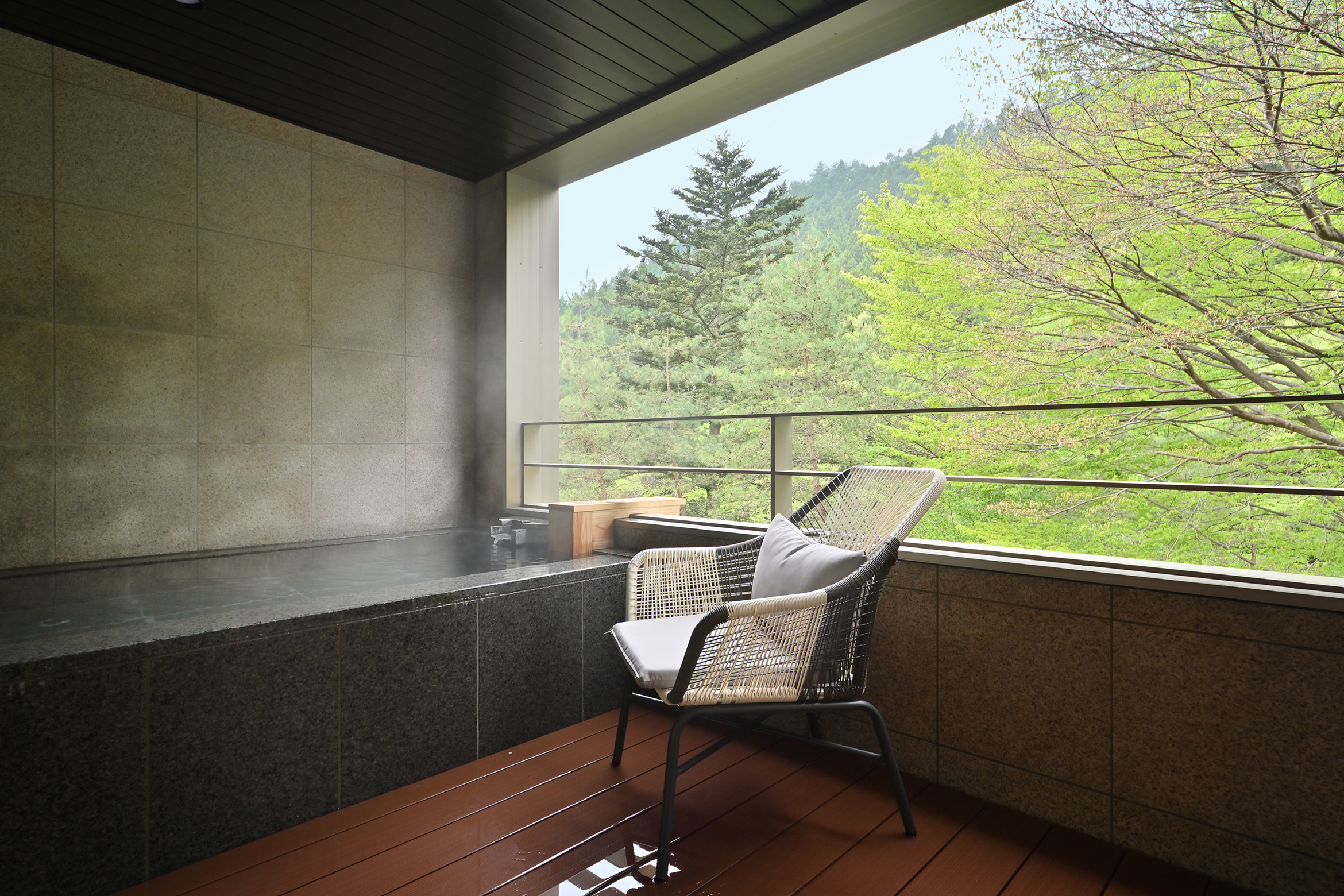 欅の間　露天風呂