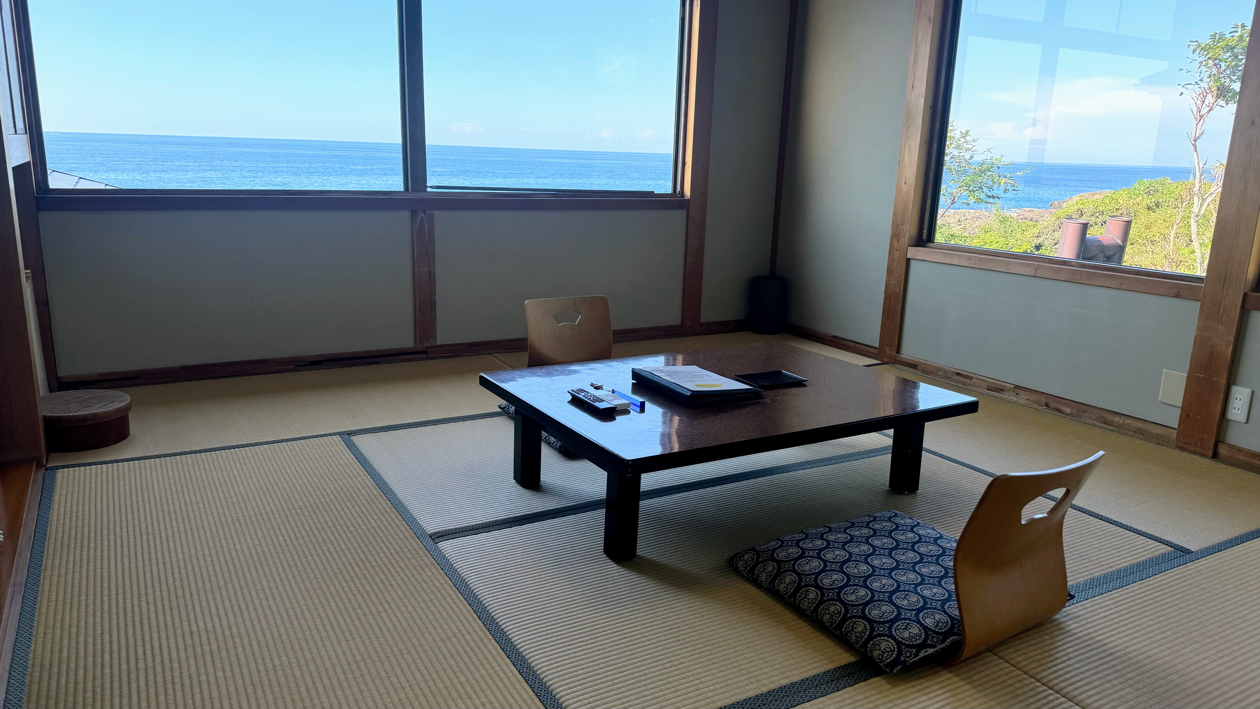 別館部屋潮騒