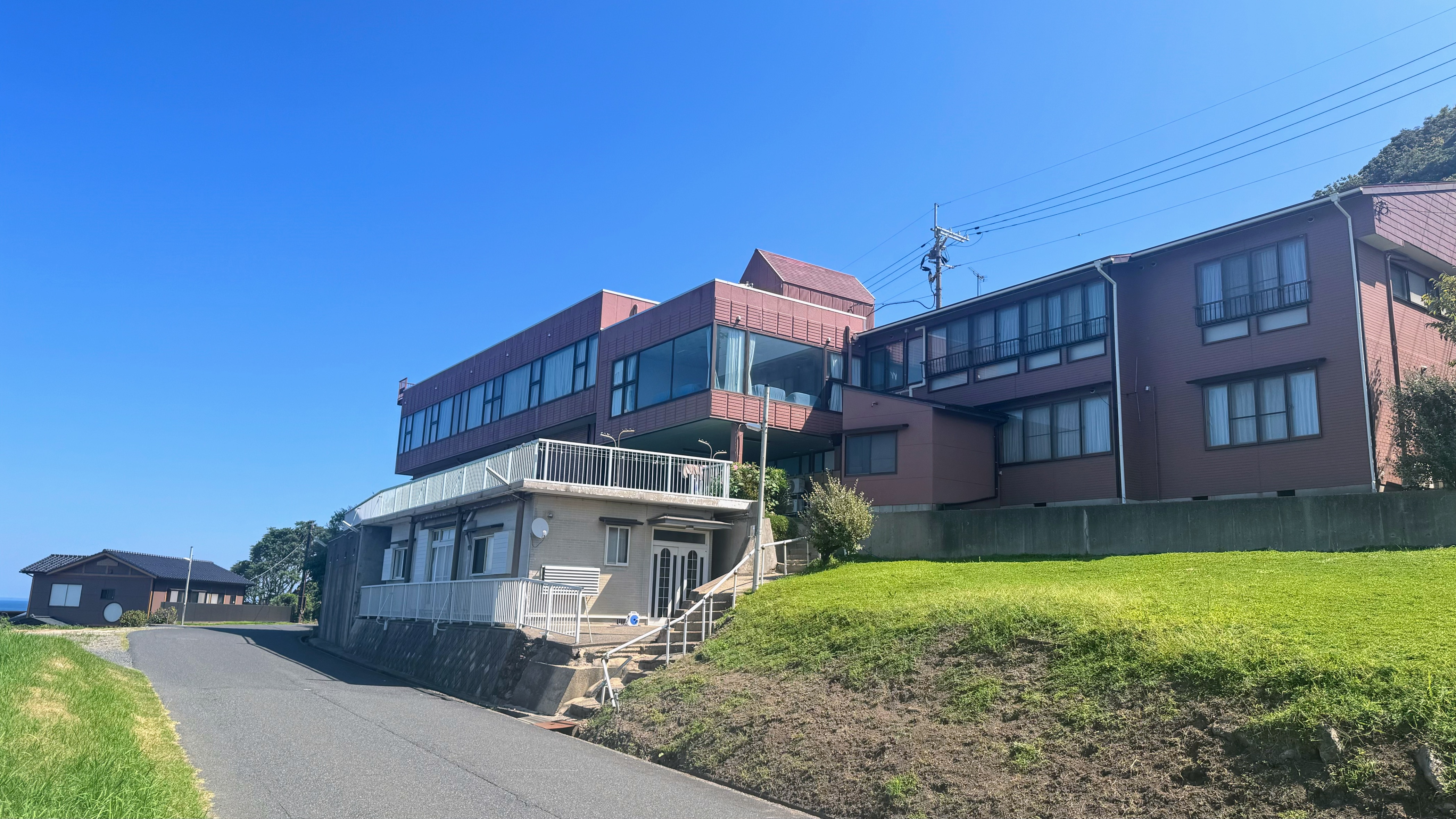 本館外観市道側