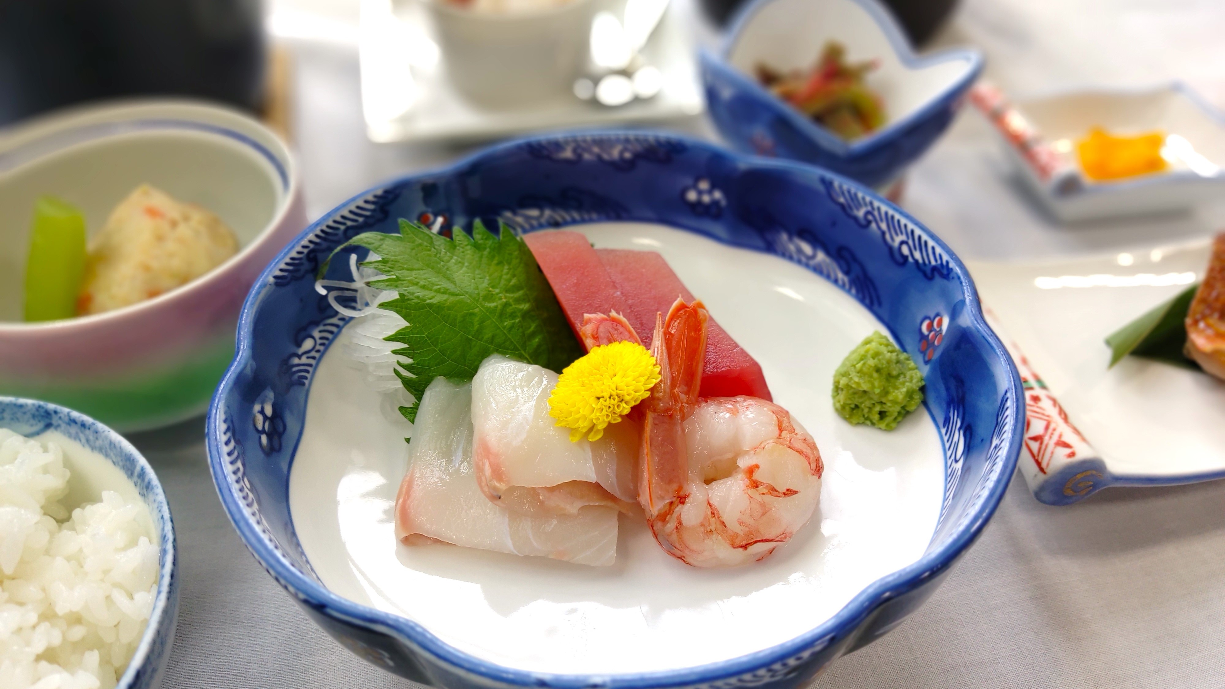 ◆びふか御膳～お造りイメージ：美深特産チョウザメのお造りをご賞味ください