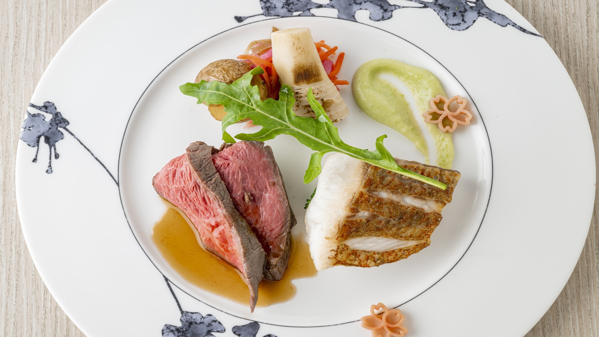 【プレミアムブッフェ】食事は隣の茶玻瑠本館で！伊予牛＆愛媛県産真鯛メイン料理付き♪