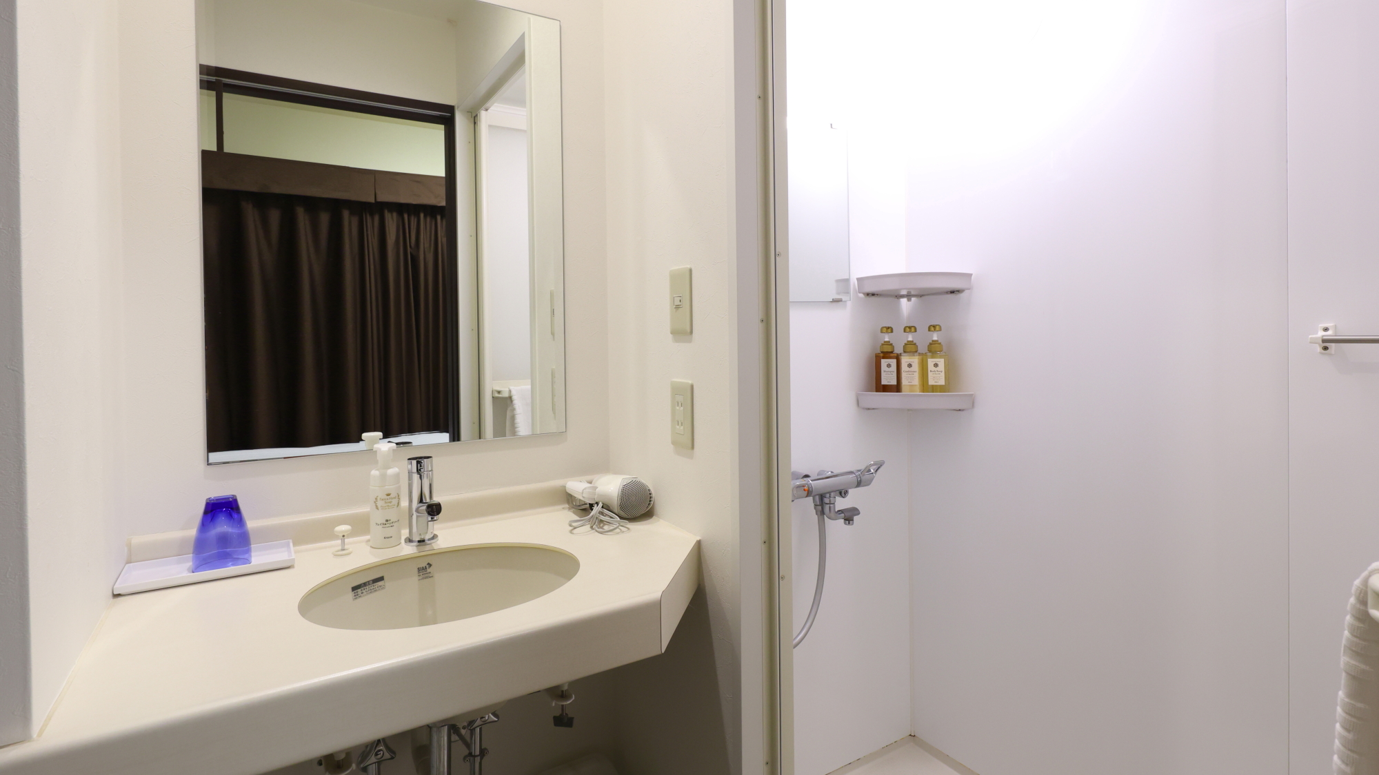 シャワーブース