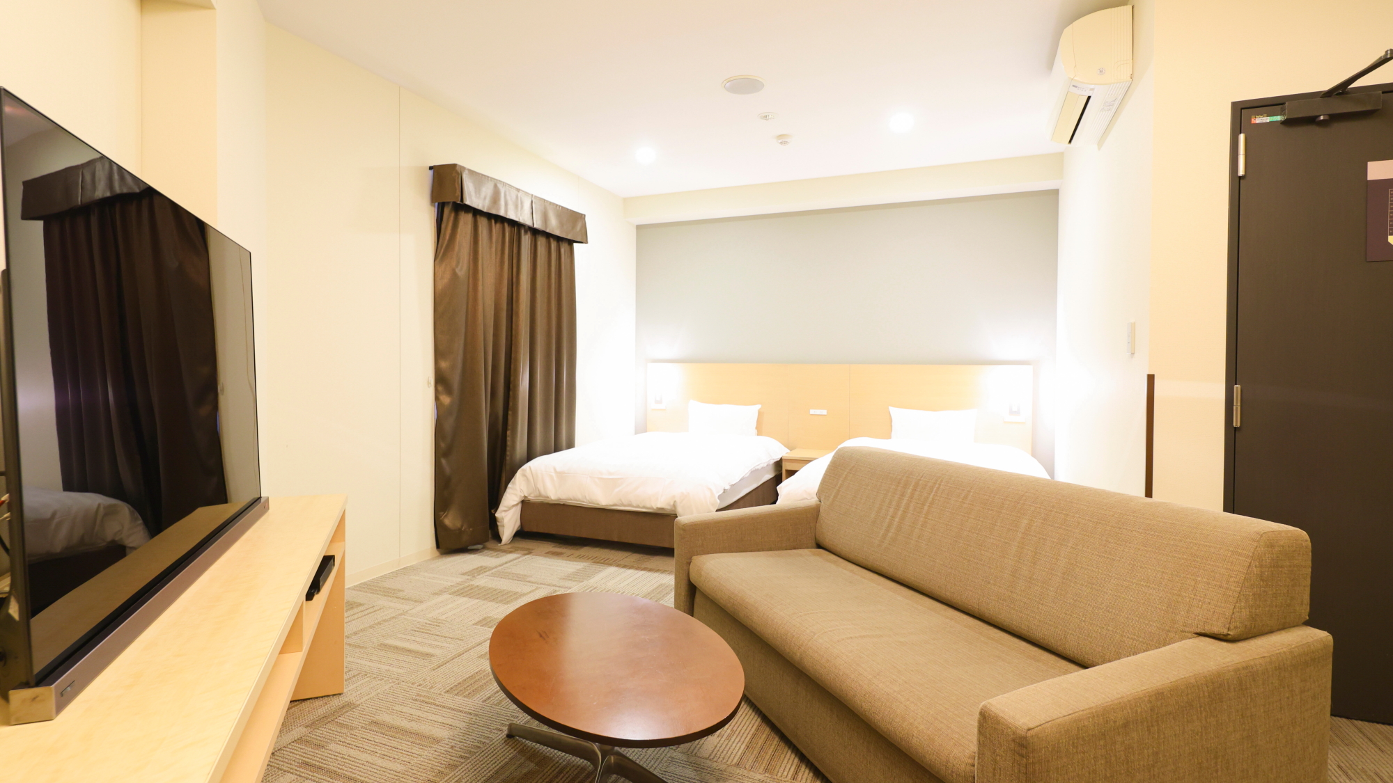 ■デラックスツイン 32.8㎡モンズ社製120cm幅セミダブルベッド&times;2（お電話受付のみとなります)