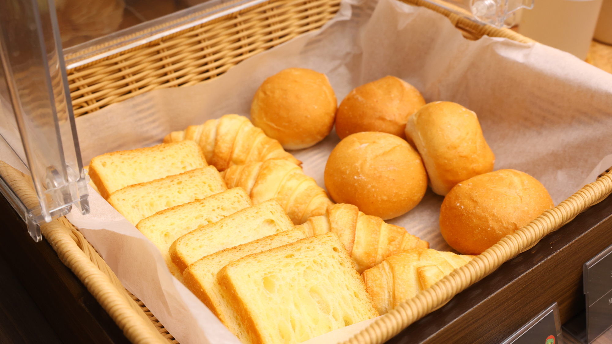 ◆パン各種(トースターで軽く焼くとより美味しくなります。)