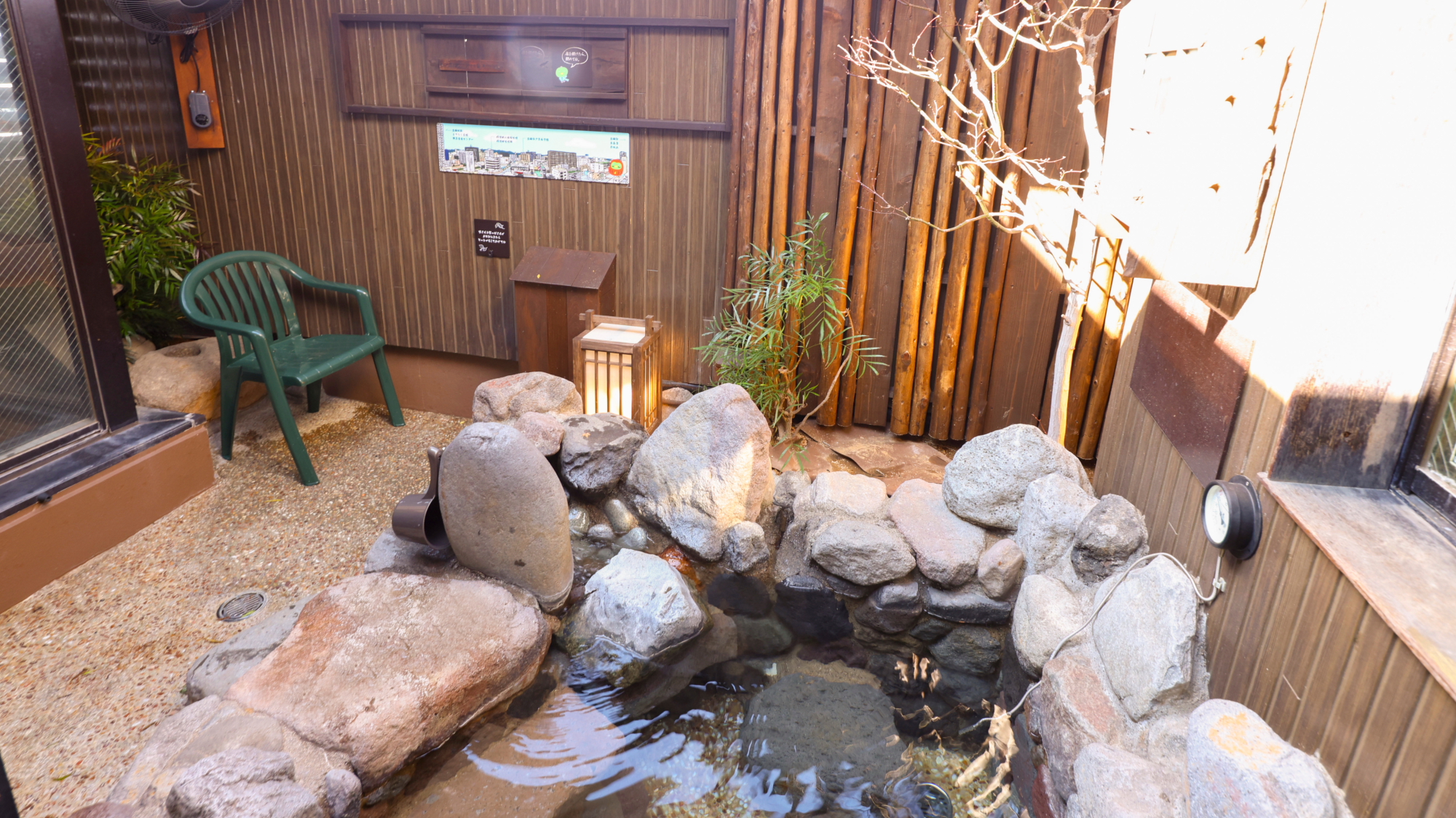◆女子露天風呂(湯温41℃~42℃)
