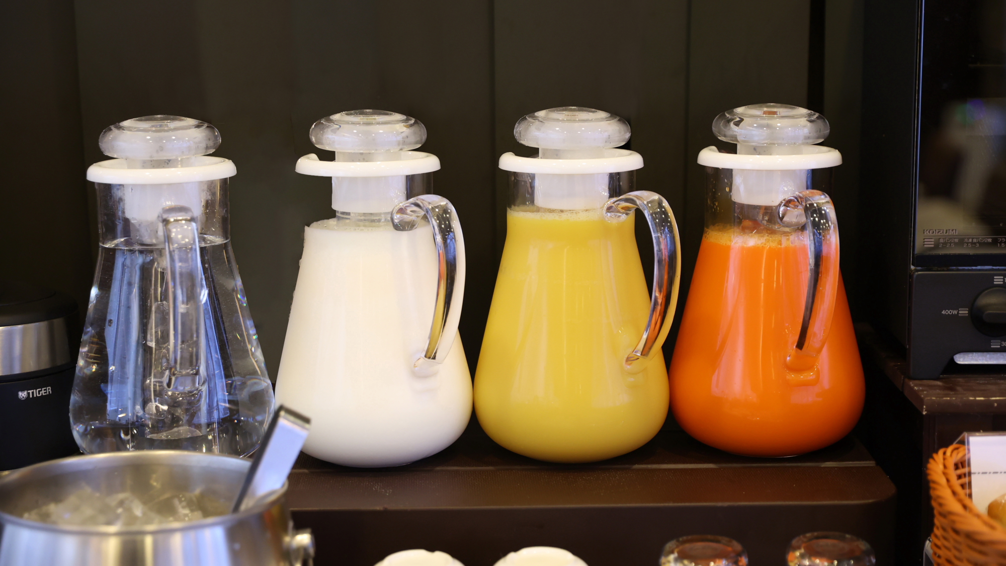 ◆ドリンク各種(オレンジジュース、牛乳、野菜ジュース)
