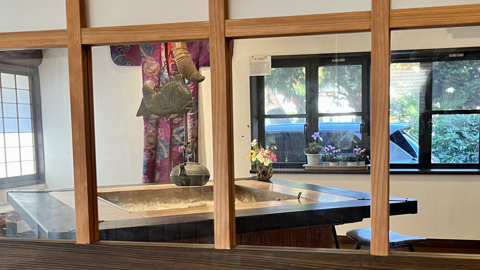 *囲炉裏を囲んでコーヒーはいかが？_r