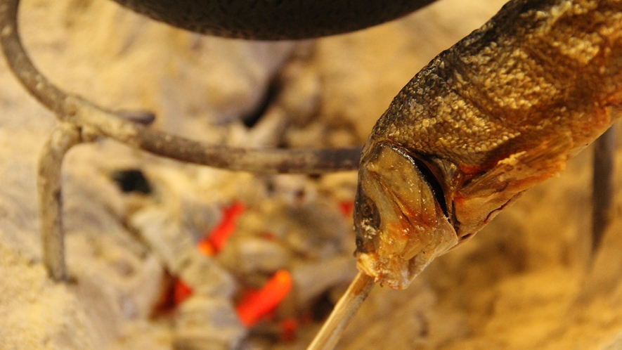じっくり焼いた川魚は美味！