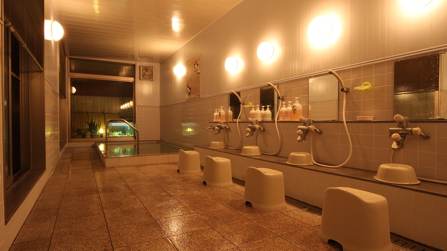2007年リニューアルの明るい大浴場