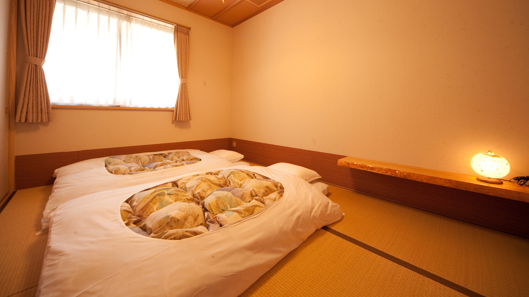 露天風呂付きメゾネット和洋室（２階寝室）