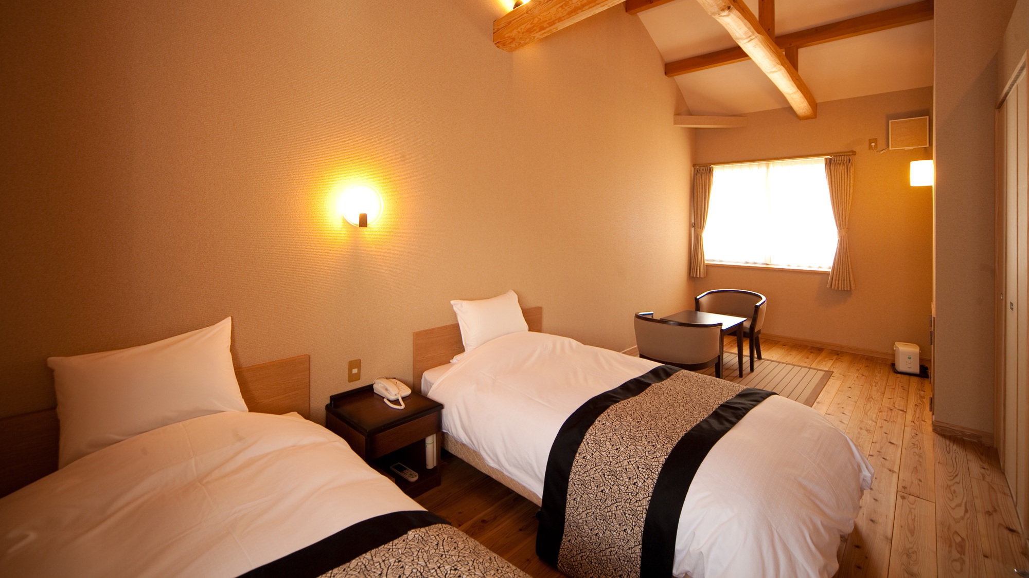 露天風呂付きメゾネット和洋室（２階寝室）