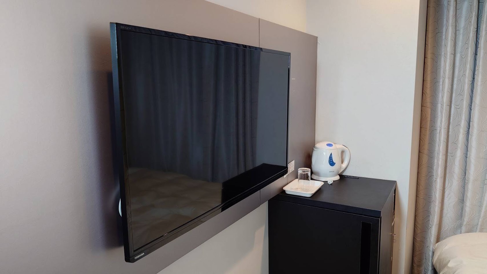 シングル禁煙　壁掛けTV