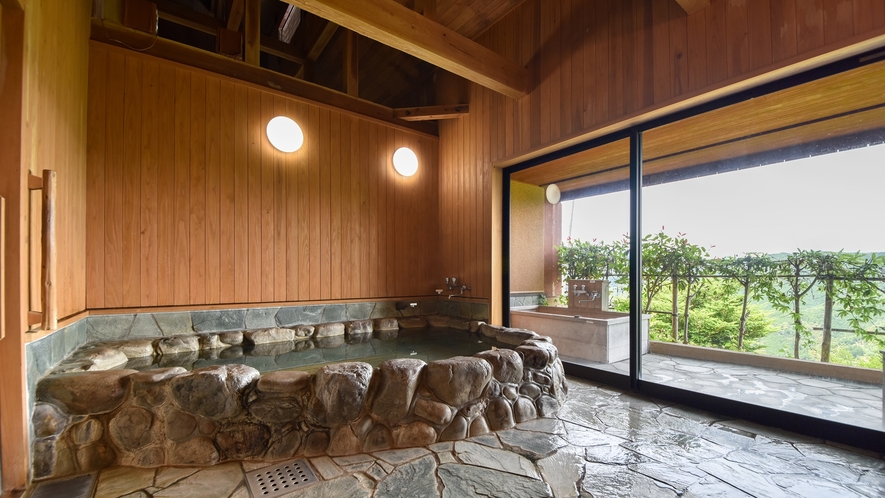*【大浴場】1日の疲れを癒しの空間。渡瀬温泉使用の岩風呂です！