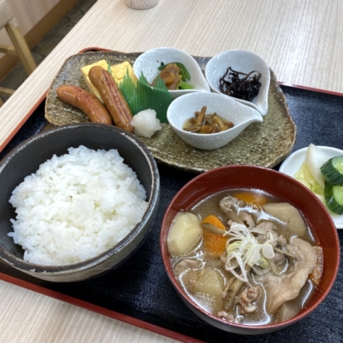 四季蕎麦の豚汁朝食