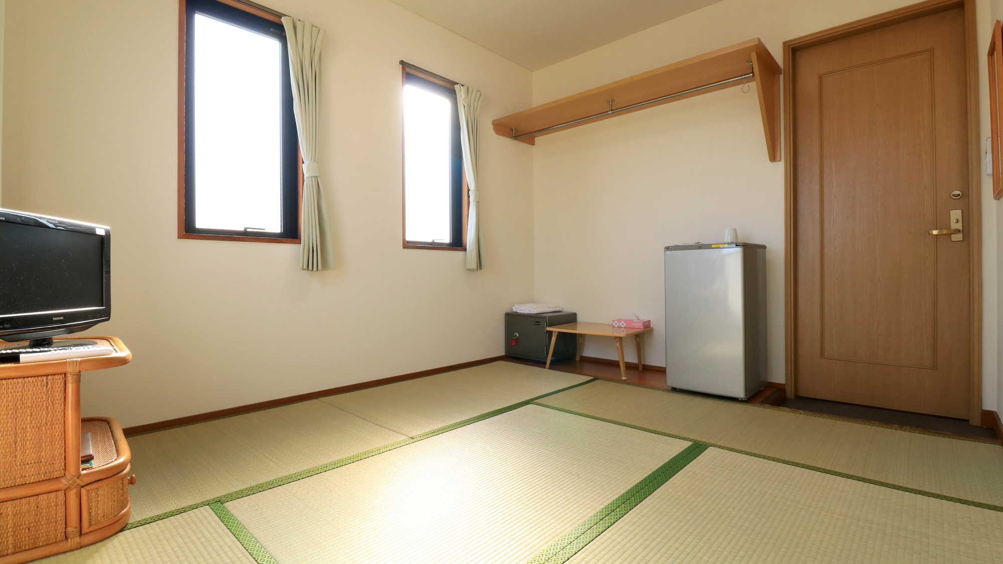 【和室5.5畳】冷蔵庫、エアコン、TV、金庫、Wi-Fi完備の過ごしやすいお部屋