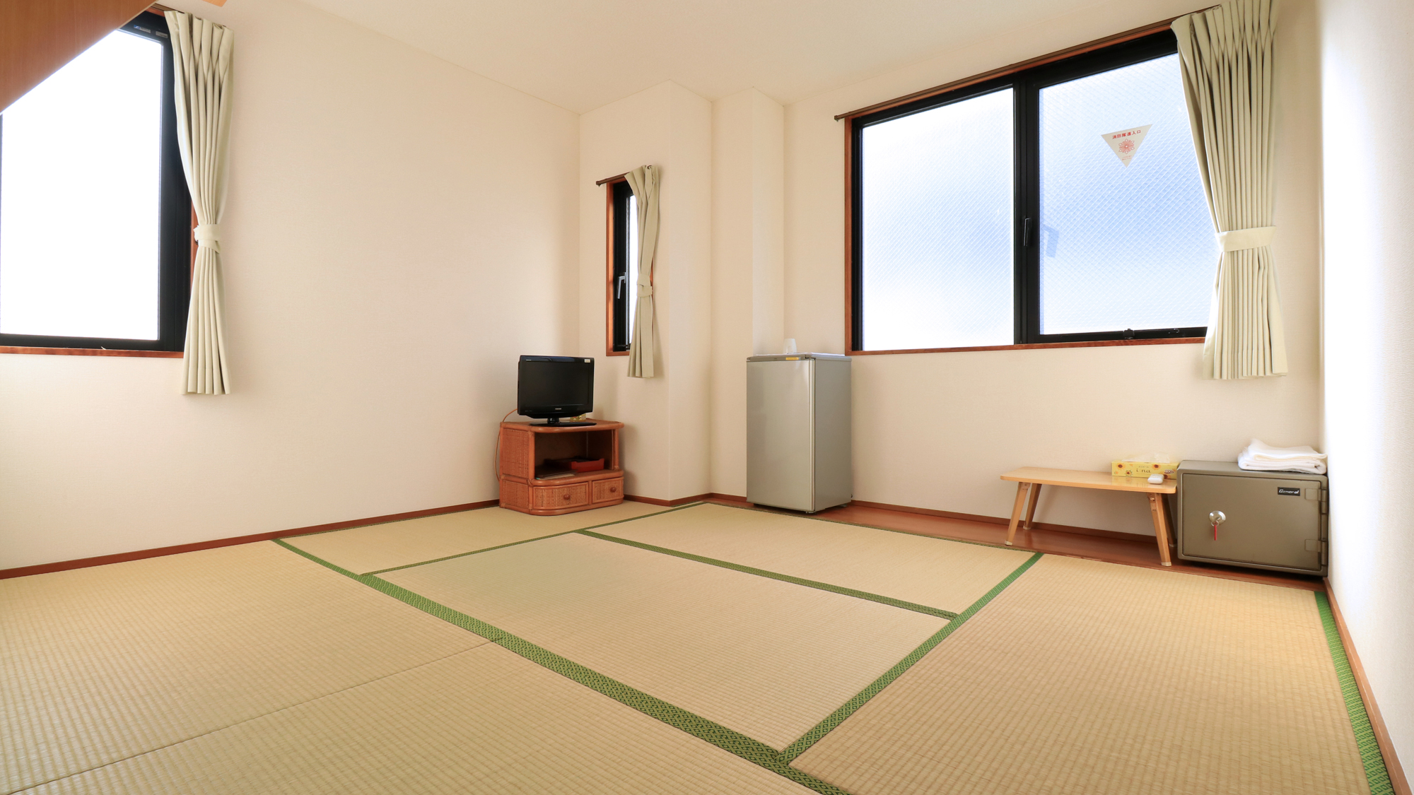 【和室6畳】冷蔵庫、エアコン、TV、金庫、Wi-Fi完備の過ごしやすいお部屋！