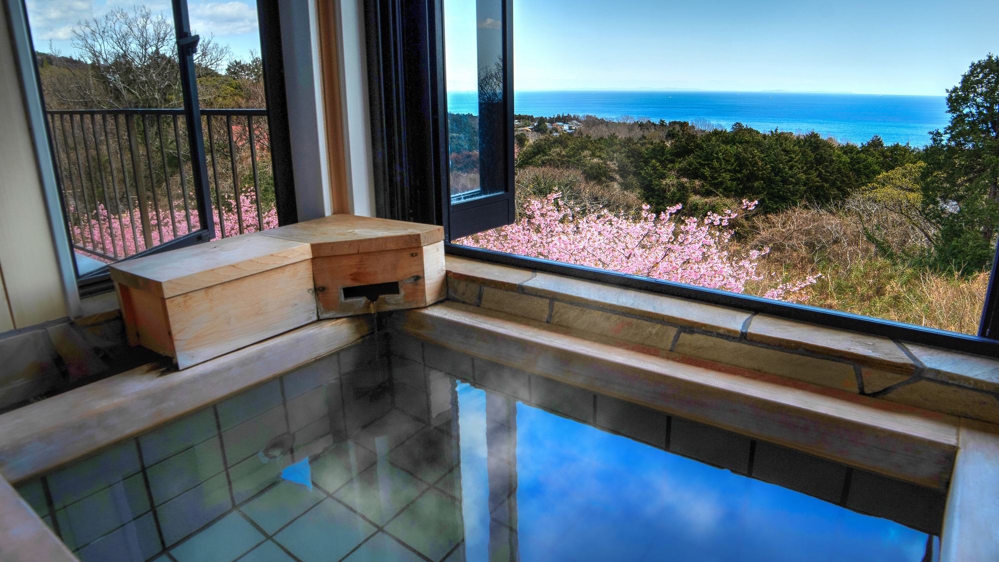 【空】春は桜を眺めながら天然温泉をお楽しみください