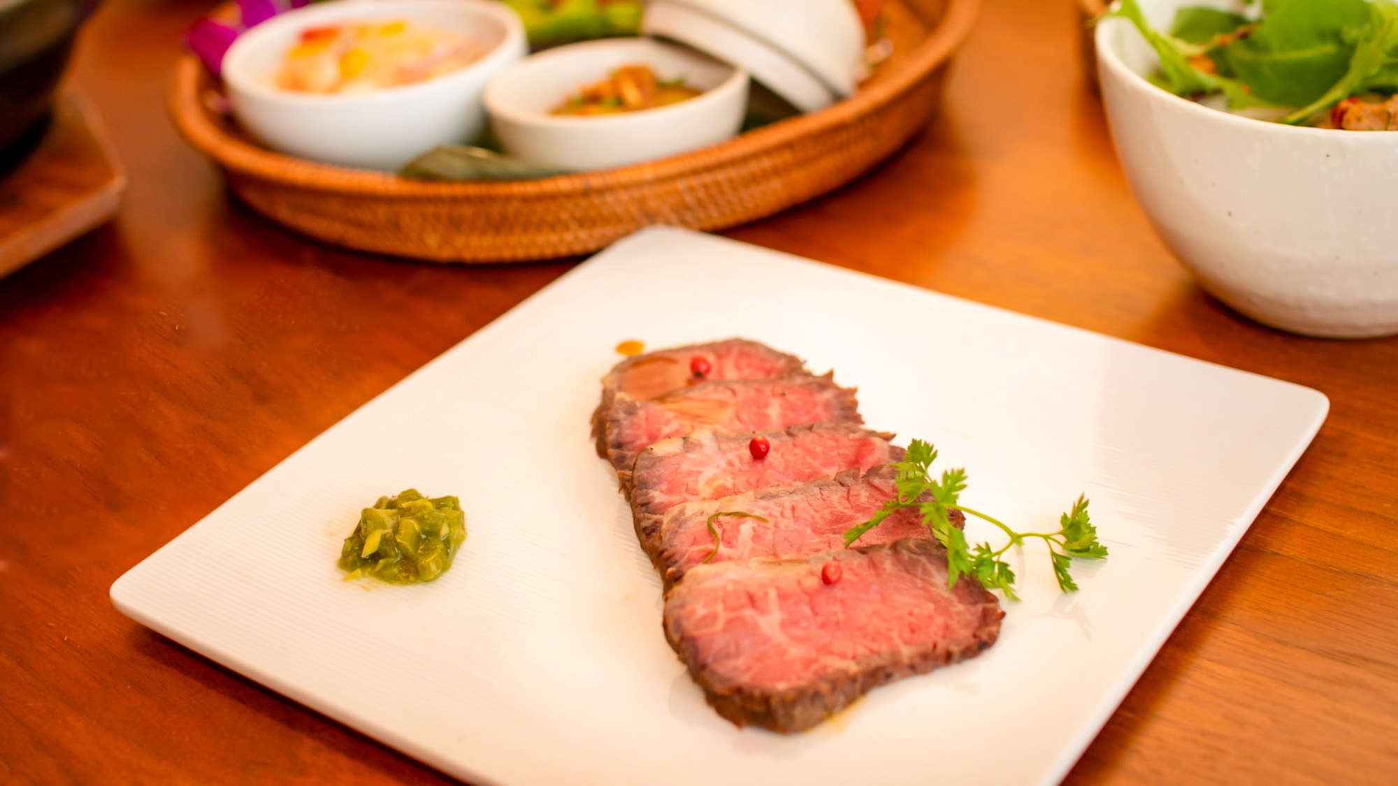【夕食一例】静岡あしたか牛のローストビーフは肉好きさんには堪らない一品