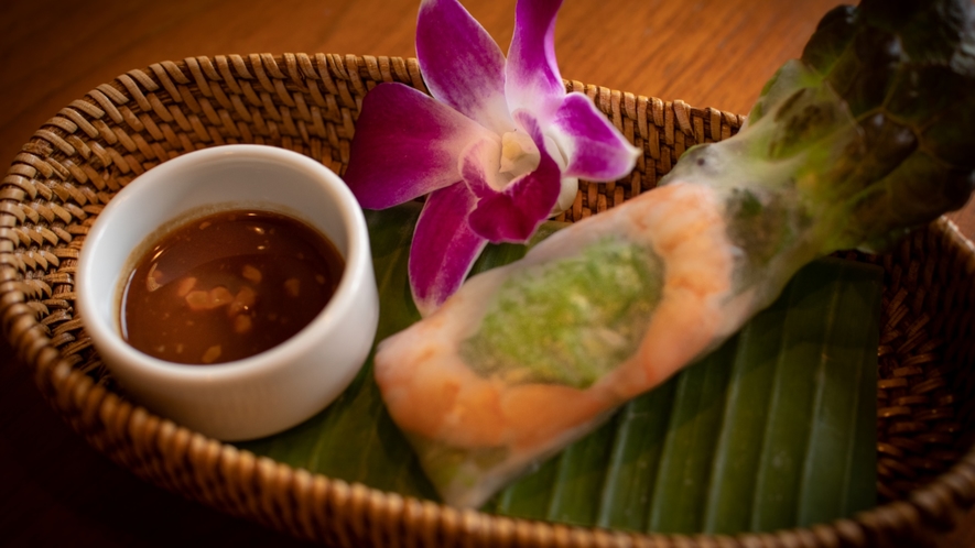 【ご夕食一例】シャキシャキおいしい生春巻き。