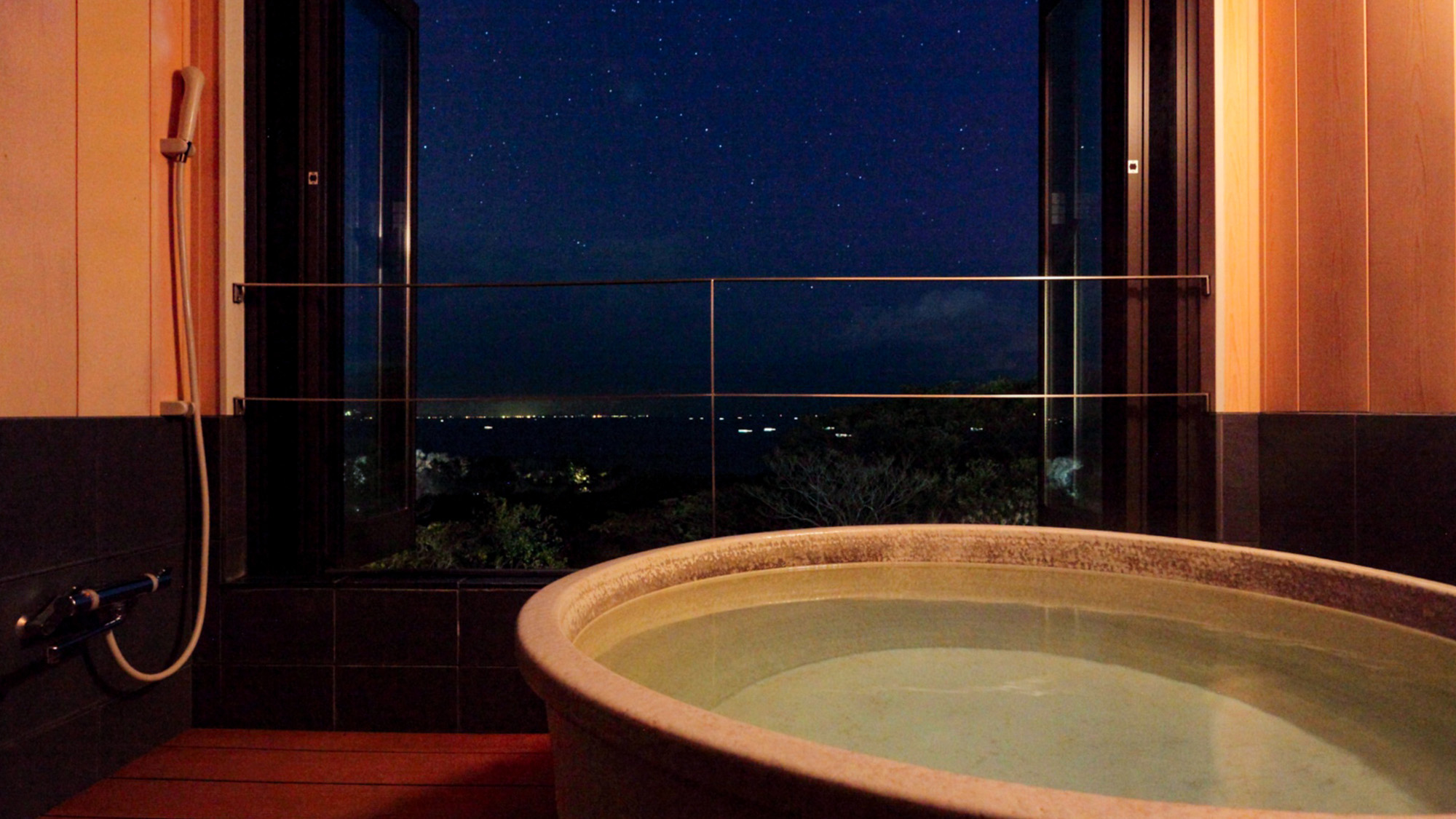 【海】客室のお風呂で星空を眺めながら日頃の疲れを癒してみませんか