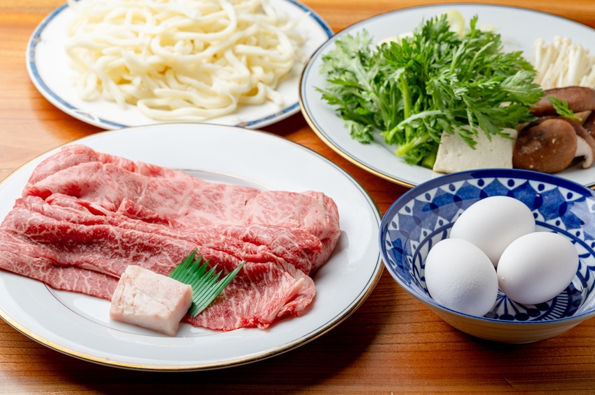 【贅沢すき焼き♪黒毛和牛】とろける黒毛和牛の贅沢なすき焼き＆ログハウスで幸せ気分♪【1泊夕食付】