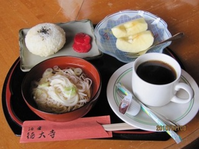 朝食（おにぎり）