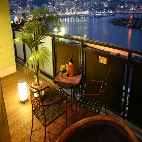 Guest room with open air (Shigaraki ware type) with a beautiful night view