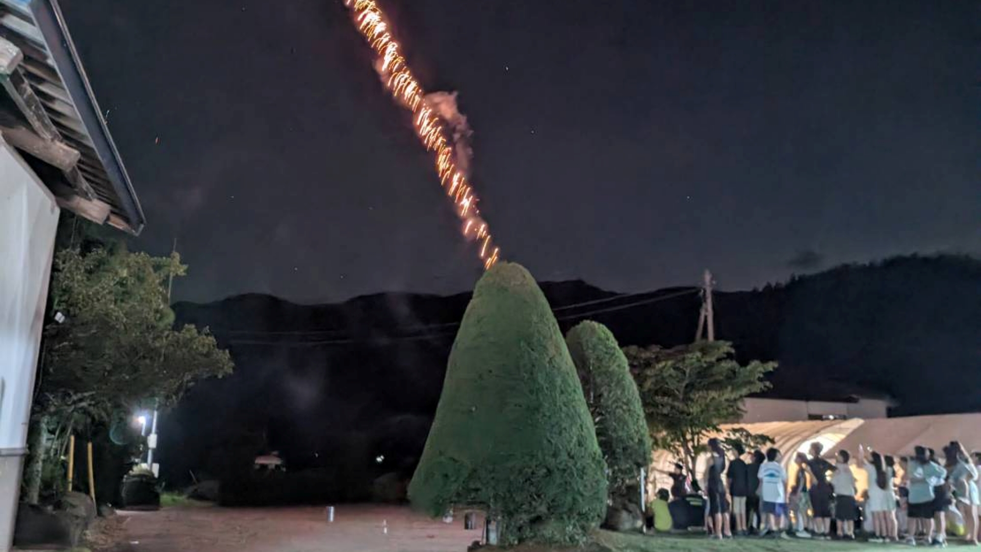 お庭で花火を楽しめます。