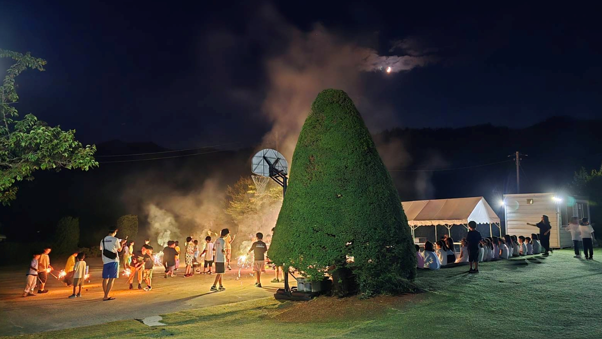 お庭で花火ができます