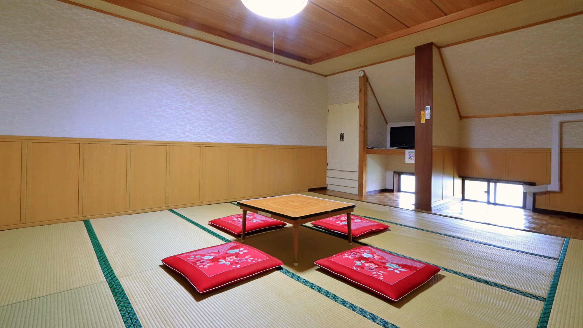 ●本館客室-12畳