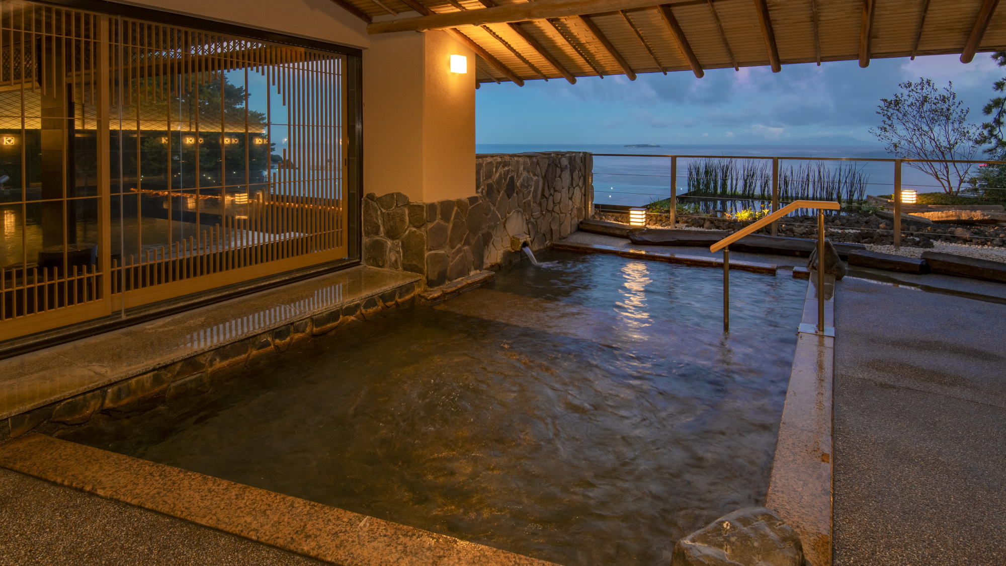 【2021年8月リニューアル/山王の湯】（露天風呂）海を眺めながら熱海の温泉をご満喫下さい。