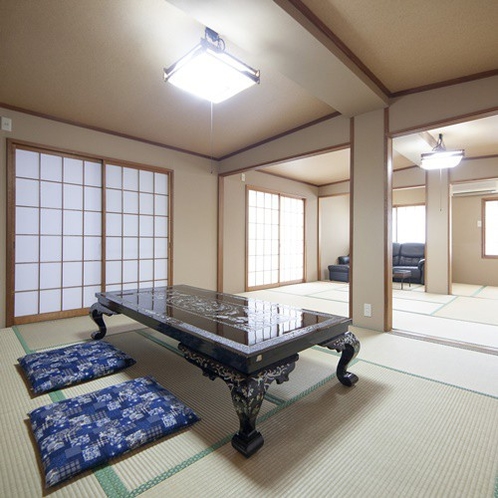 遊び疲れたら、広々としたお部屋でのんびり過ごすのもおすすめ。忙しい日々を忘れる、寛ぎの時間をどうぞ。