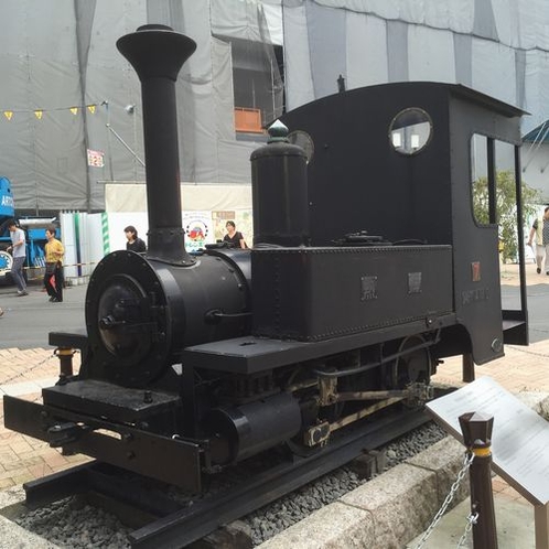 熱海駅に展示されている蒸気機関車は、以前実際に小田原～熱海間を走っていた実物の機関車です