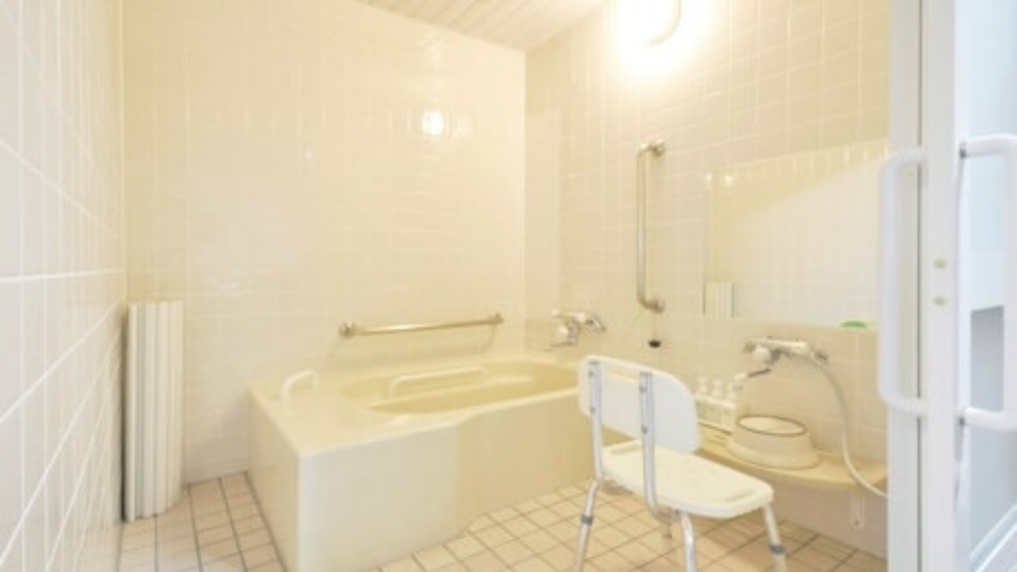 【バリアフリールーム】安全性に配慮した、使いやすいバリアフリー浴室