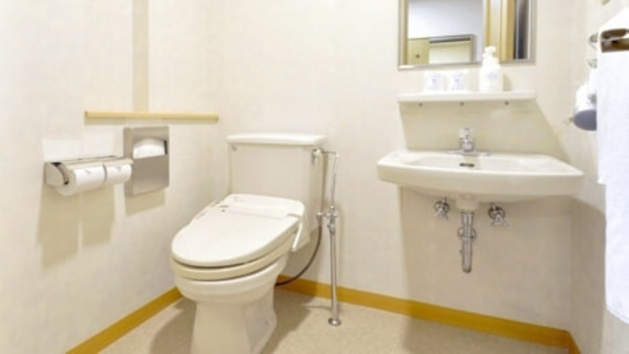 【洋室ツイン】機能的な室内と大浴場で快適な滞在を