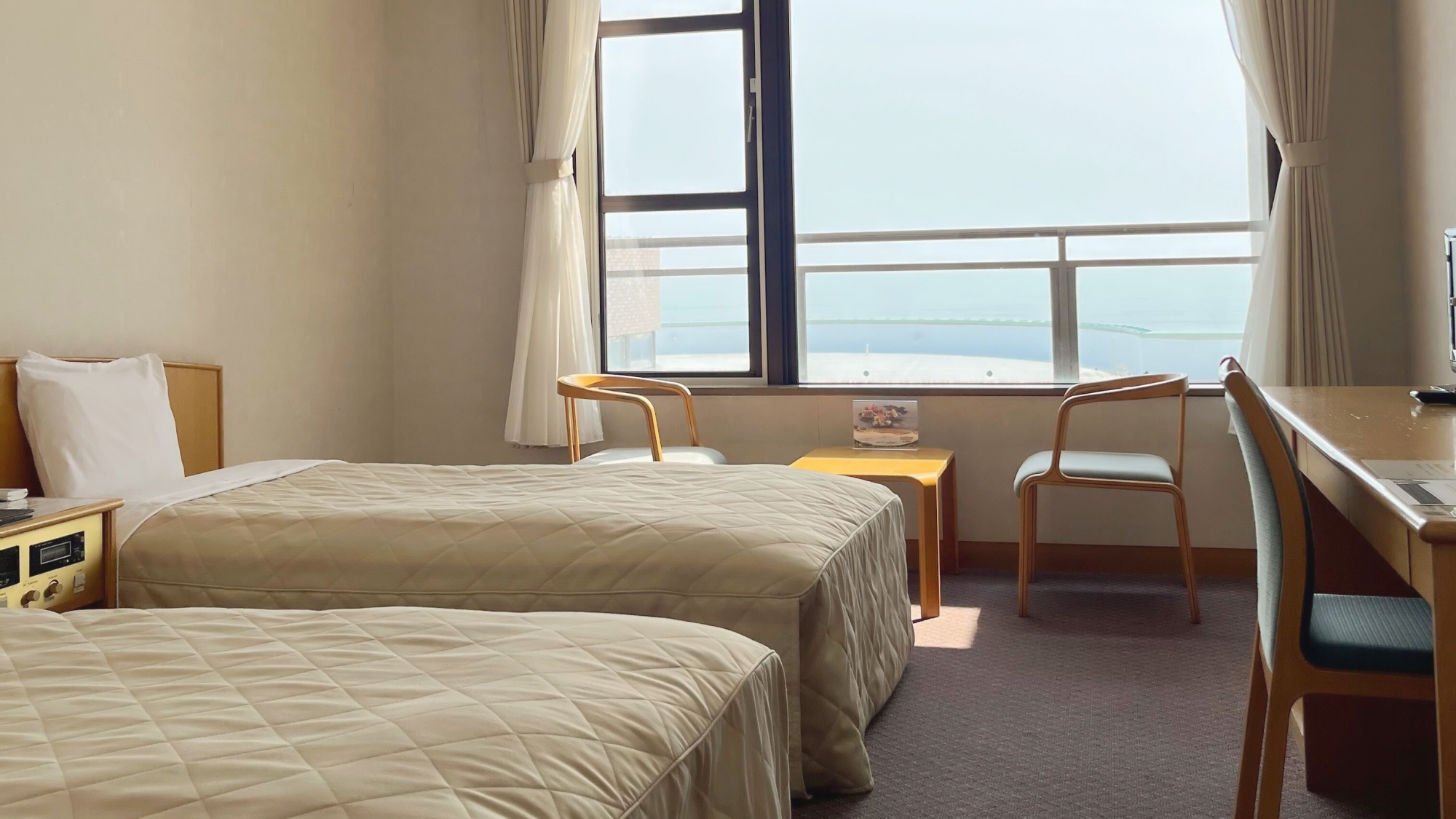 【洋室ツイン】落ち着いた室内でゆったりとおくつろぎください