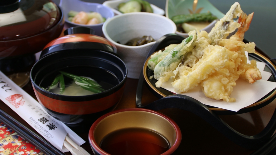 外はカッリ・中ふわっ　美味しさ凝縮　天婦羅定食