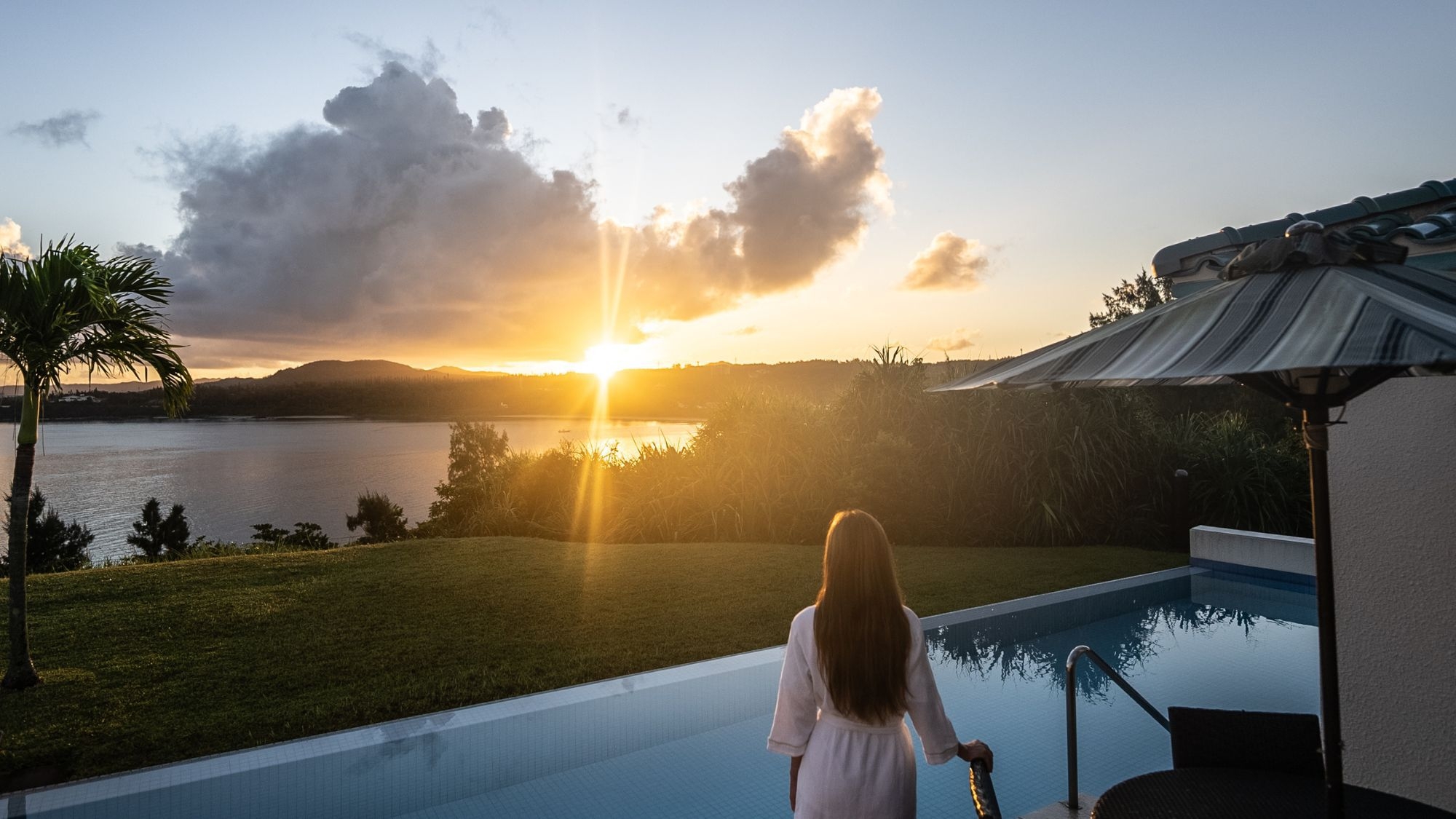 【楽天スーパーSALE】プールサイドで始まる、至福の一日（朝食付）