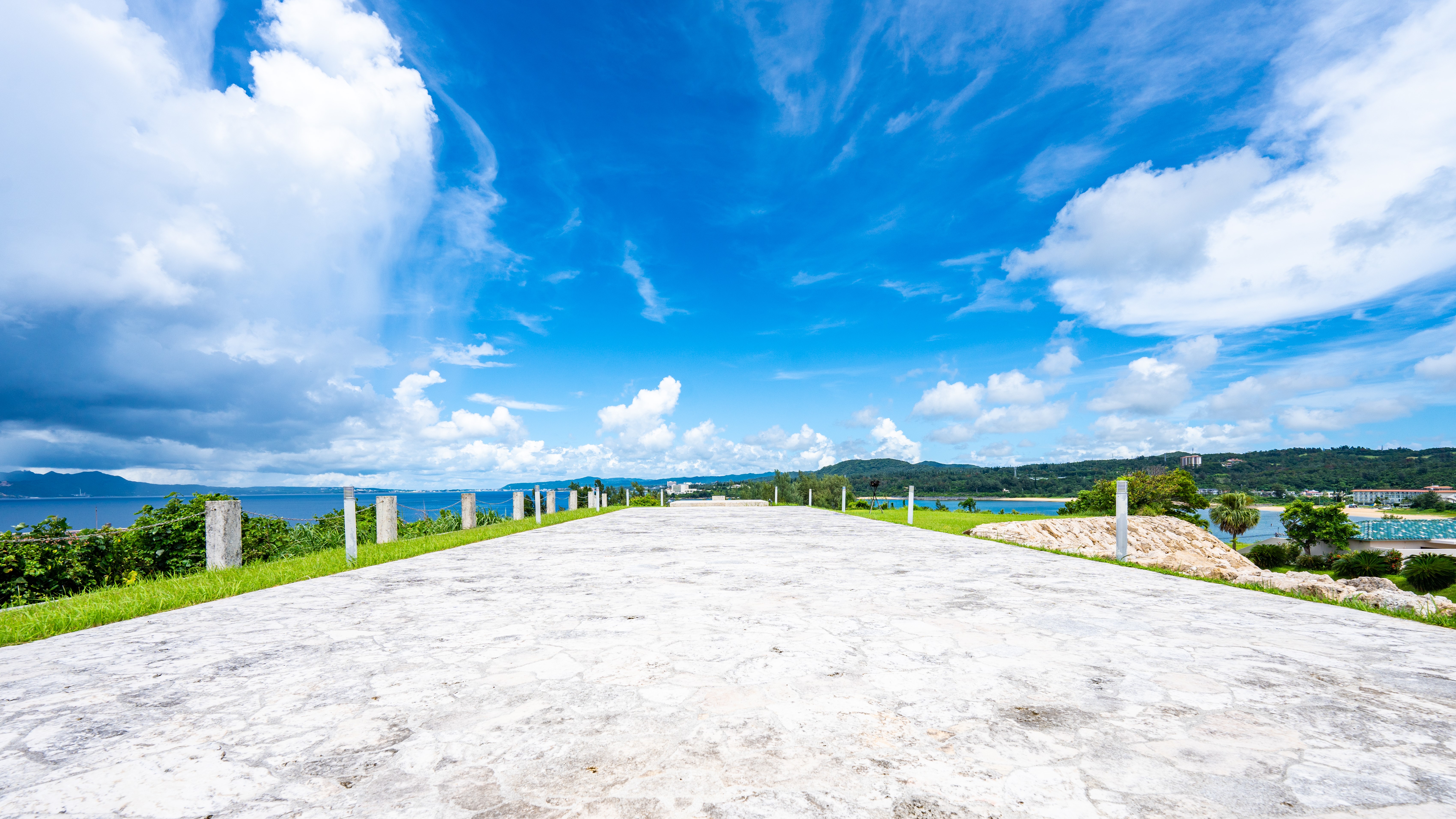 【館内景色】晴れ渡る沖縄の空と海は特別です