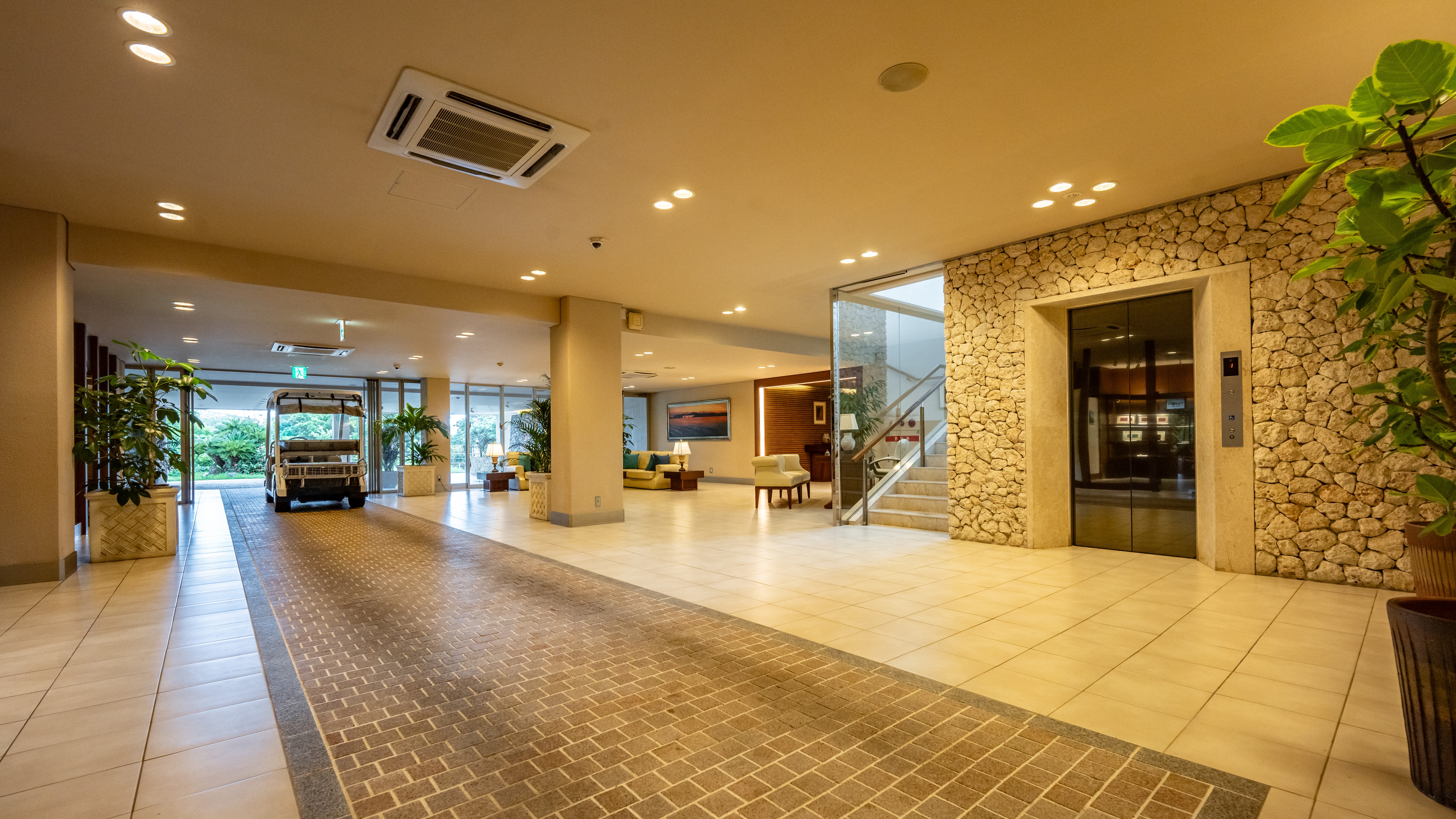 【館内施設】専用カートでお部屋までお送りいたします。