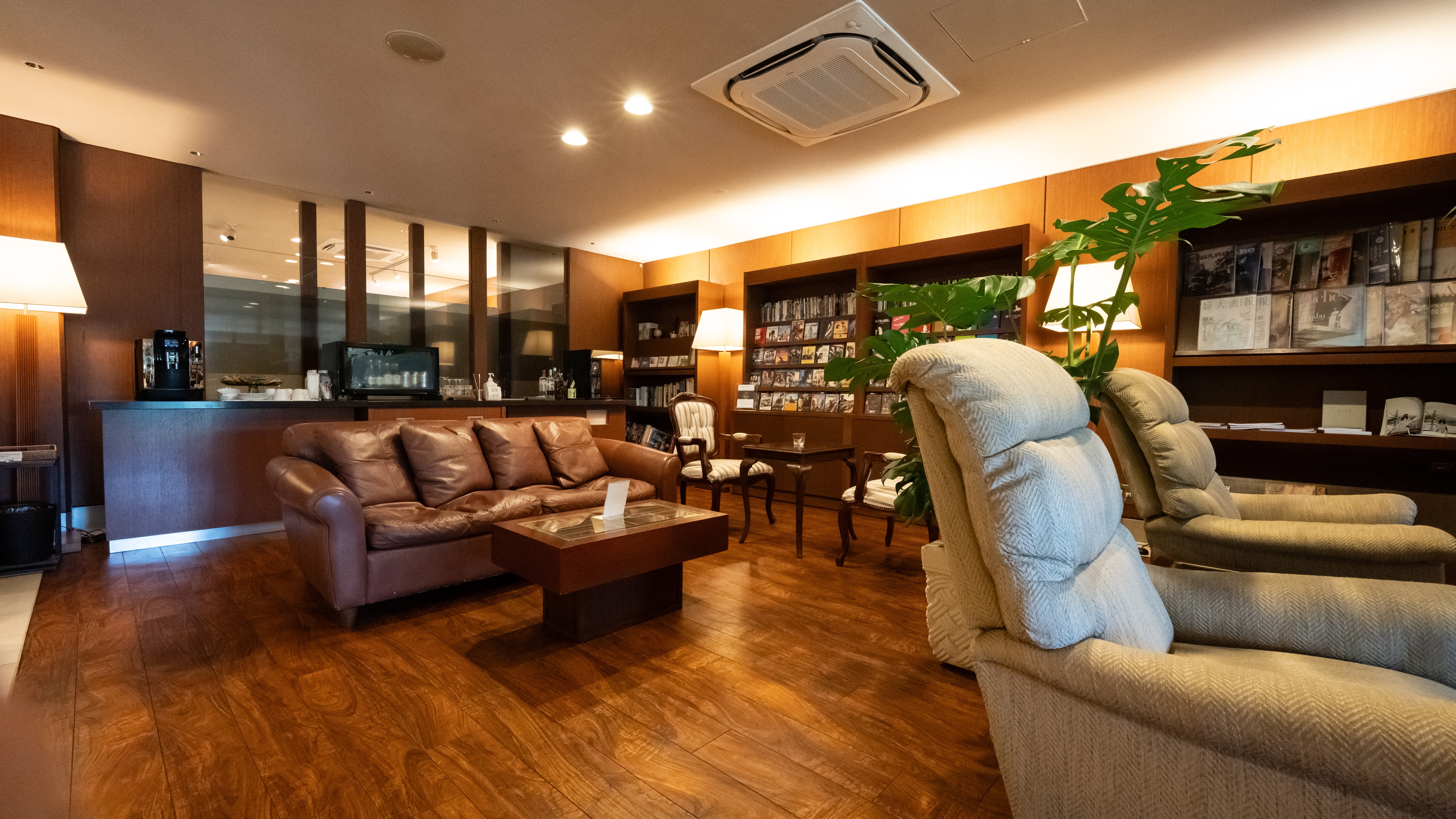 【館内施設/プレミアムラウンジうみかじ】全てのお客様がご自由にご利用頂けるスペースです。