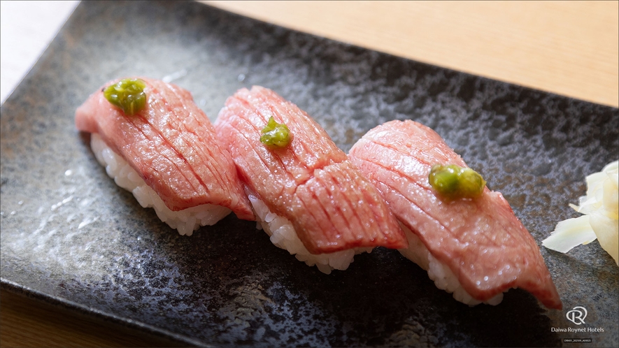 1階居酒屋「海の台所 稲瀬」夕食メニュー一例　◆倉石牛A4炙り握り