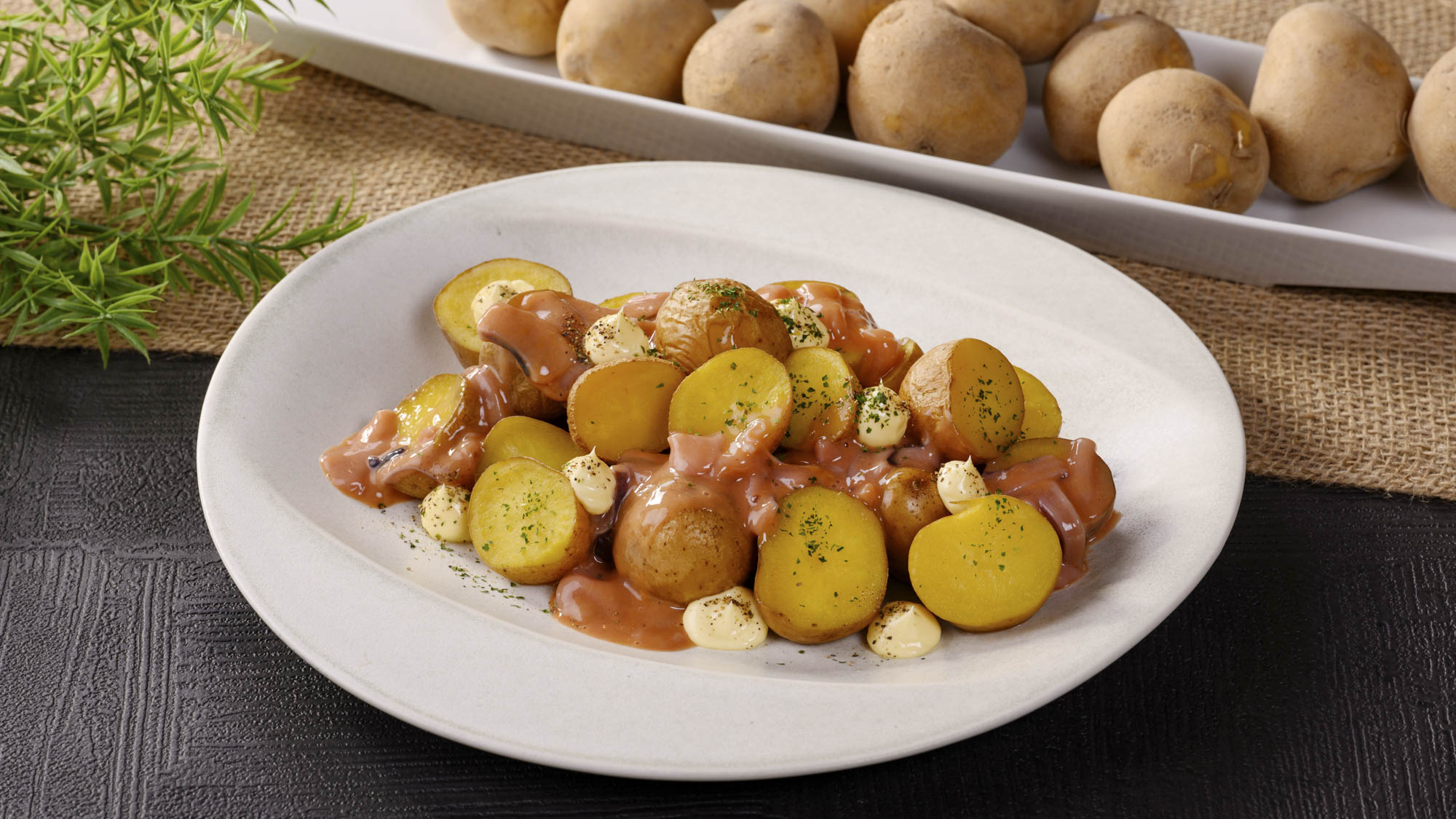 【釧路・帯広限定】ほくほくのじゃがいもに塩辛を添えたクセになる一品、"イカの塩辛じゃがバター"