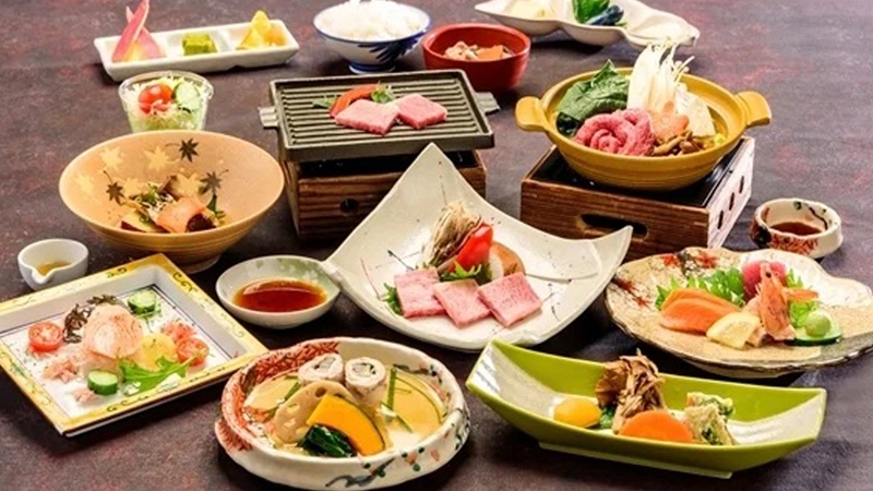 庄内の旬を盛り込んだ秋の特別コース「旬のきのこと山形牛の旬彩料理」宿泊プラン