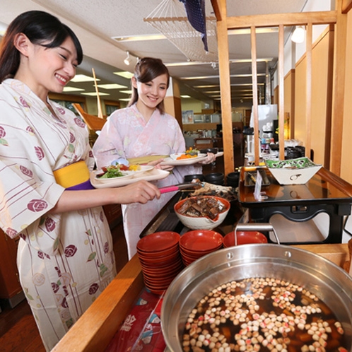 ビュッフェは会津郷土料理を中心としたビュッフェでおなかいいっぱい