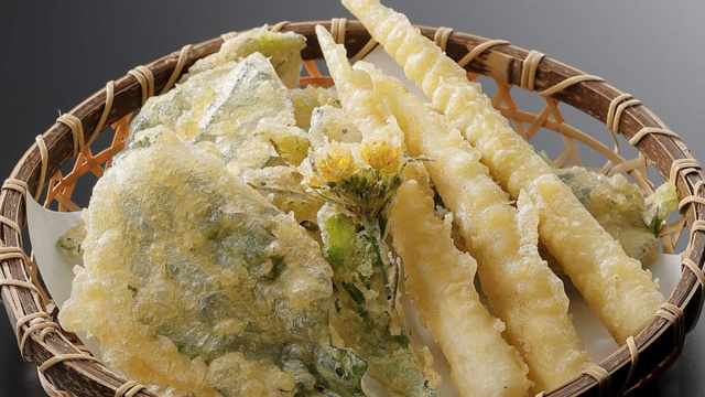 季節の天ぷらを山塩で